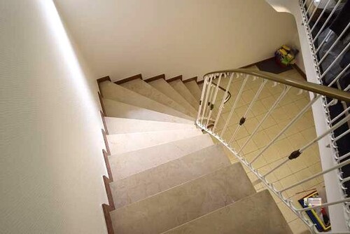Steintreppe in den Keller - 