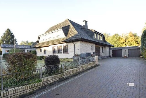 Garagenzufahrt - 5 Zimmer Erdgeschoßwohnung in Syke