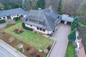 Ostansicht mit Garagen - 5 Zimmer Erdgeschoßwohnung zum Kaufen in Syke