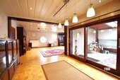 Wohnzimmer mit Zugang zum Wintergarten - 