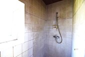 Dusche neben dem Fenster - 