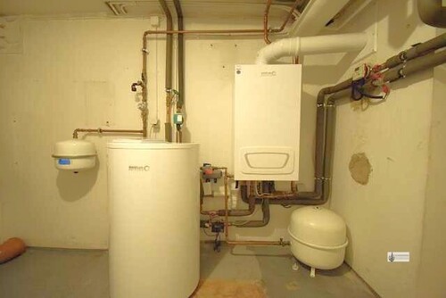 Brötje Gas Zentralheizung mit Warmwasserspeicher - 