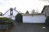 k-Zufahrt mit Doppelgarage - 6 Zimmer Zweifamilienhaus in Stuhr