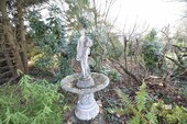 k-Wasserspiel im Garten - 