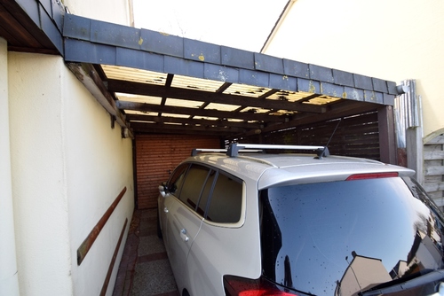 Carport mit Durchgang in den Abstellraum - 5 Zimmer Einfamilienhaus in Weyhe