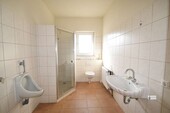 Toilette mit Dusche - 