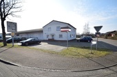 Durchfahrtsstraße am Bürokomplex - Hauptverkehrsstr. Sulingen: Gewerbehalle teilbar viele Parkplätze
