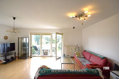 Wohnzimmer mit Terrassentür - Erdgeschoßwohnung mit 65,00 m² in Syke zum Kaufen
