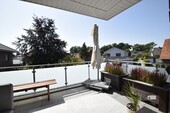 Großer teilweise überdachter Balkon - 