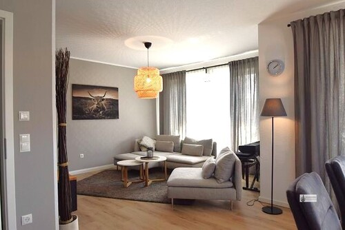 Blick von der Küche ins Wohnzimmer - 
