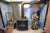 29 Wasserführender Kaminofen im Kellerflur - 