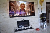 18 Fernseher über dem elektrischen Kaminofen - 