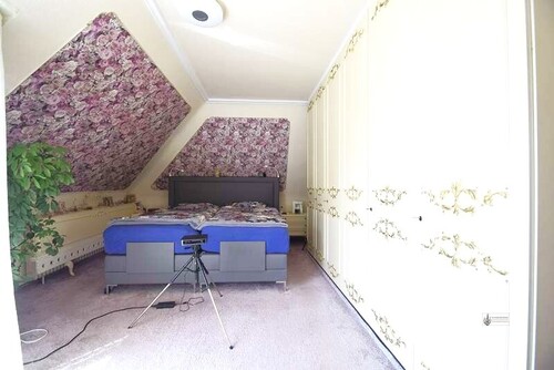 22 Elternschlafzimmer mit Einbauschrank - 