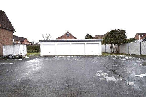 Garage 2. von rechts - 3 Zimmer Etagenwohnung in Syke