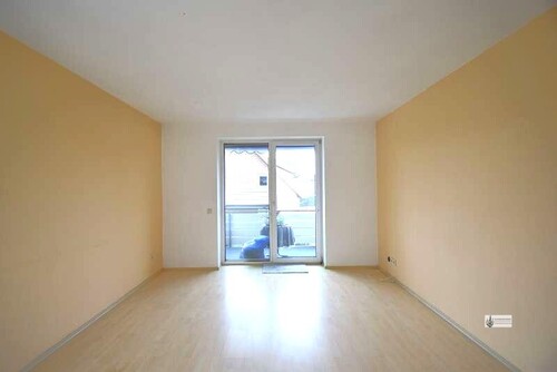 Wohnzimmer mit Balkontür - 