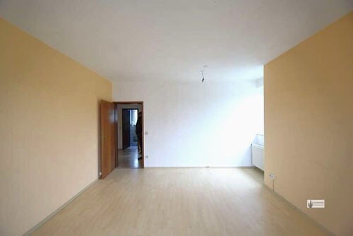 Wohnzimmer mit Flurtür - 