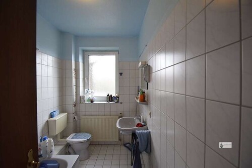 Badezimmer mit Fenster - 