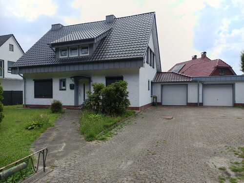 Haus v. vorne - EG-Wohnung mit Garten sucht ruhige und saubere Mieter mit Herz und Liebe zum Garten