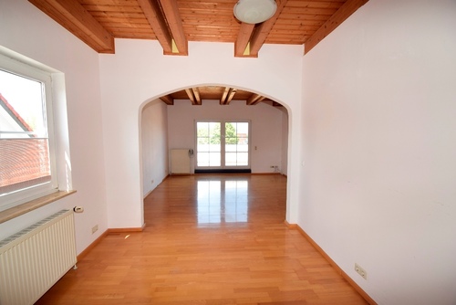 14. Esszimmer mit Blick auf den Balkonzugang - 