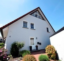 Gemütliche + renovierte Maisonette-Wohnung EBK, vielseitig nutzbarer Spitzboden Garage + Stellplatz - Syke / Steimke