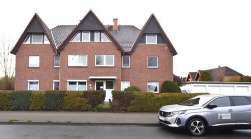 Wohnhaus mit Garagen - OG Wohnung für 2 Personen frisch renoviert am Zentrum von Syke + Garage + Balkon