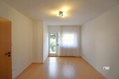 Schlafzimmer mit Balkontür - 