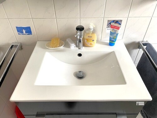 Waschbecken mit Unterschrank - 