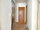 Flur mit Wohnungstür und Gegensprechanlage - 3 Zimmer Erdgeschoßwohnung zum Kaufen in Bremen