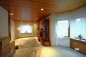 k-Wohnzimmer mit Erker für eine Essecke - 