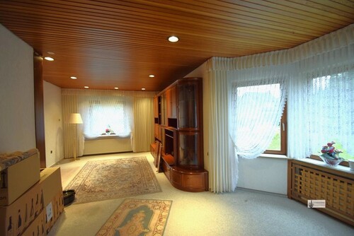 k-Wohnzimmer mit Erker für eine Essecke - 