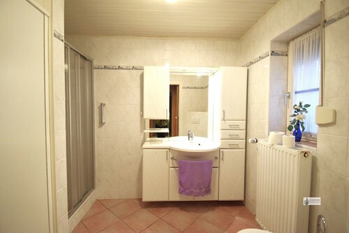 k-Badezimmer mit Dusche - 