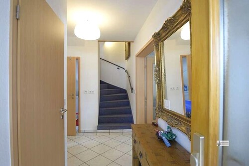 5 Blick in den Hausflur - 