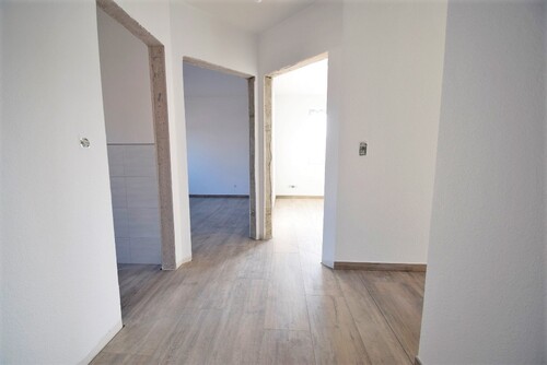 Flur, der Sie in alle Räume der Whg. leitet - 