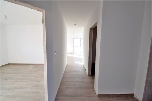 Flur zum Wohn- und Kochbereich - 