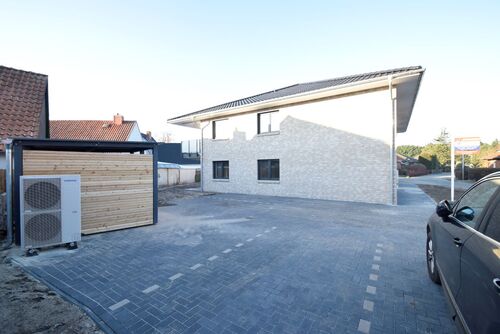 Westansicht am Parkplatz - 