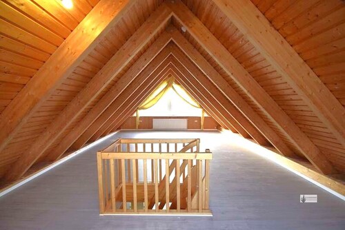 Dachboden mit Treppenaufgang - 