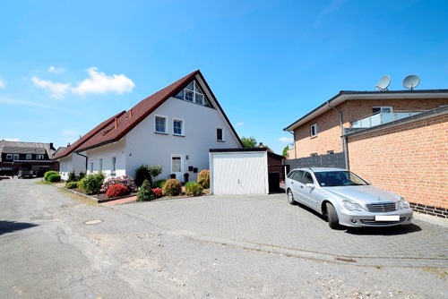 1b. Ostseite mit Garage und Stellplatz - 3 Zimmer Etagenwohnung zur Miete in Syke / Steimke