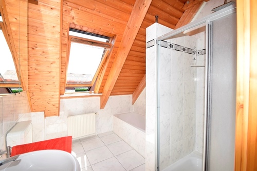 12. Blick ins Badezimmer - 