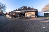 Wohngebäude Westseite mit Anbau Schwimmbad - 
