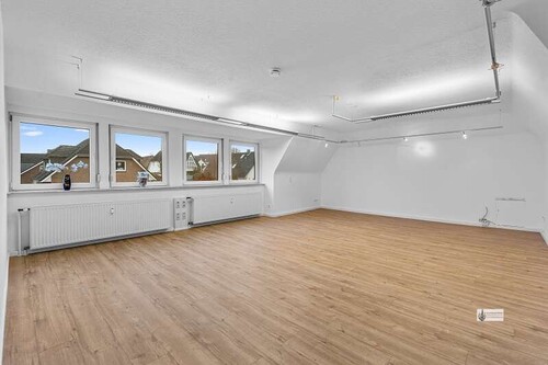 OG Wohnzimmer oder Besprechungsraum - Eigentumswohnung im 2 Fam. Haus auch als Büro nutzbar großer Garten, Sauna, Garage unter 1.500 EURm²