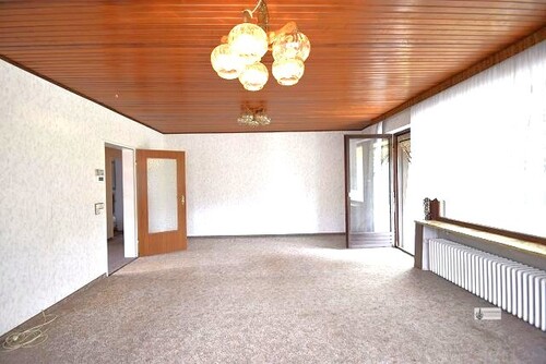 Wohnzimmer mit Holzdecke - 