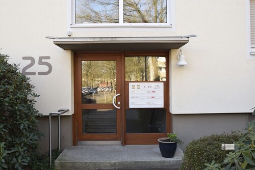 Hauseingang - 3 Zimmer Erdgeschoßwohnung in Bremen / Huchting