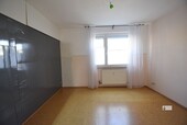 Schlafzimmer mit Dämmung an der Wand - 