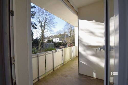 zum Teil überdachter Balkon - 