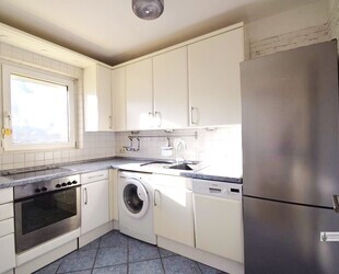 Große 71 m² 3 Zimmer Wohnung mit Einbauküche und Balkon - Bremen / Huchting