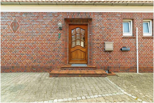 Eingangstür - 6 Zimmer Einfamilienhaus in Westoverledingen