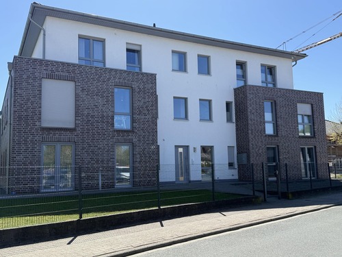Hauseingang - ***Komfortable 60 m² Wohnung im Erdgeschoss mit Terrasse***