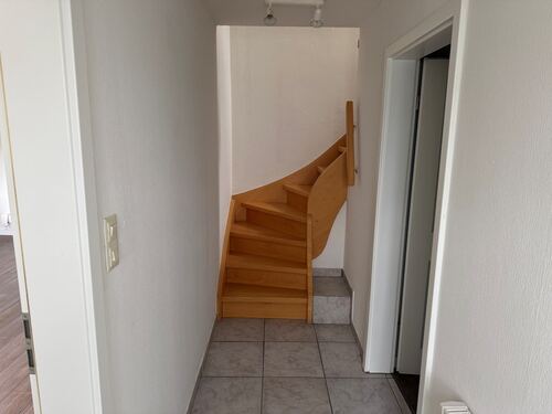 Flur/Treppenaufgang - Doppelhaushälfte mit 86,50 m² in Westoverledingen zur Miete