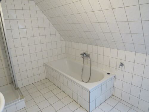 Bad mit Wanne - 