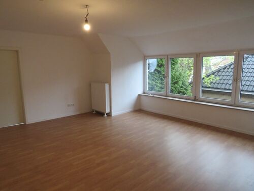 Wohnzimmer (Zi 2) - 4 Zimmer Dachgeschoßwohnung zur Miete in Rhauderfehn